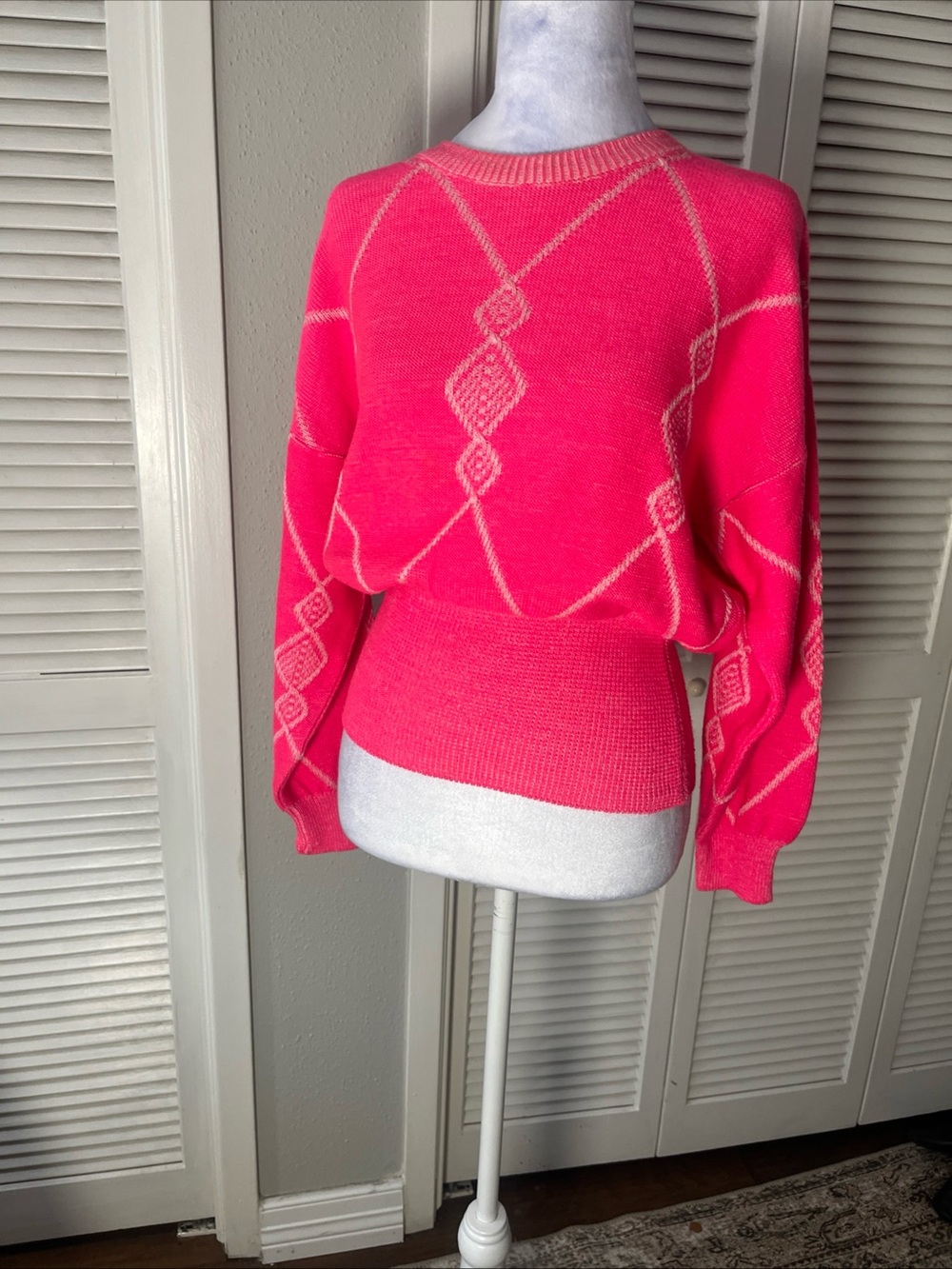 Bogner Bright Pink Crewneck Sweater with white diamond Argyle print sz Small - Picture 2 of 11